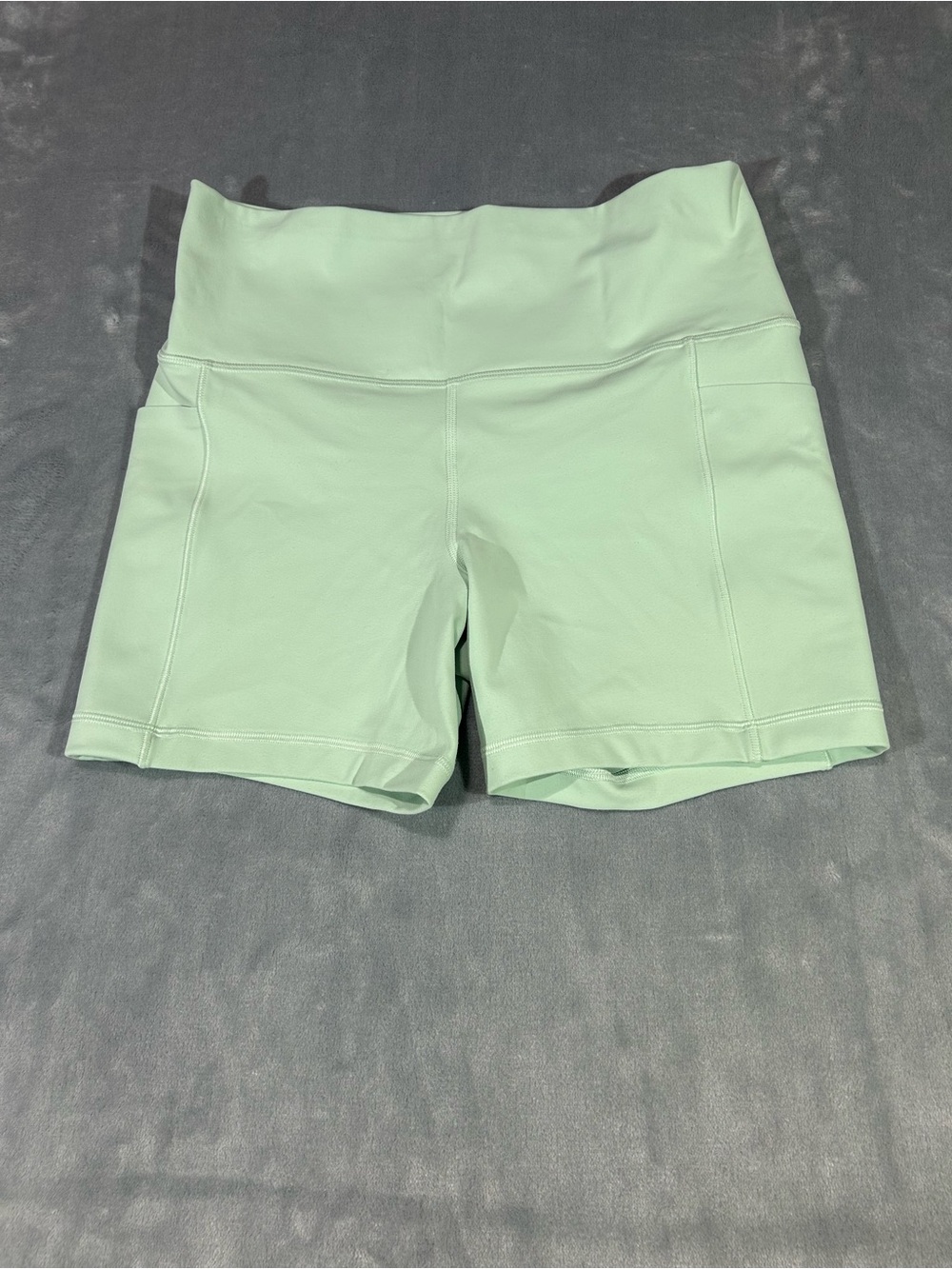 Athleta Salutation Stash Pocket 5" Shorts High Rise Athletic Mint Green M